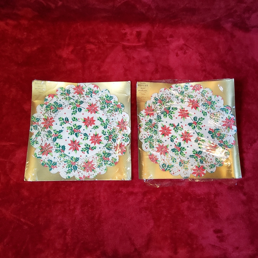 Vintage Gibson Paper Doilies Plate Liners 10 In Christmas Lace Poinsettia Holly